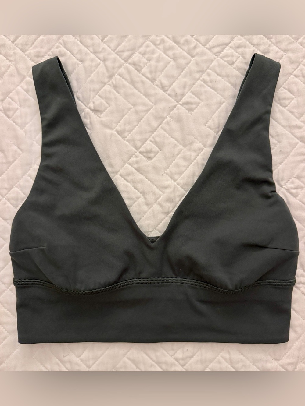 Lululemon Dark Green V-Neck Sports Bra | Size 6 | EUC